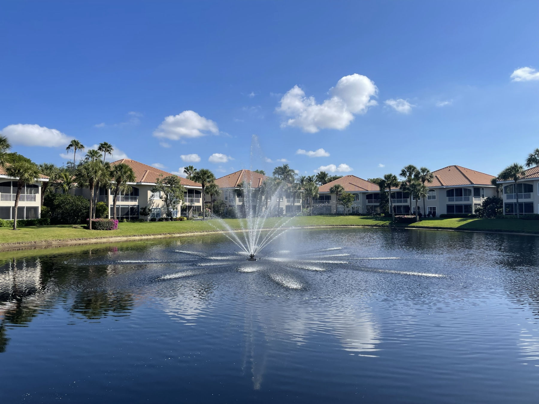 Lakeside community with fountain at The Crescent at Pelican Bay, Naples — protected by MORA